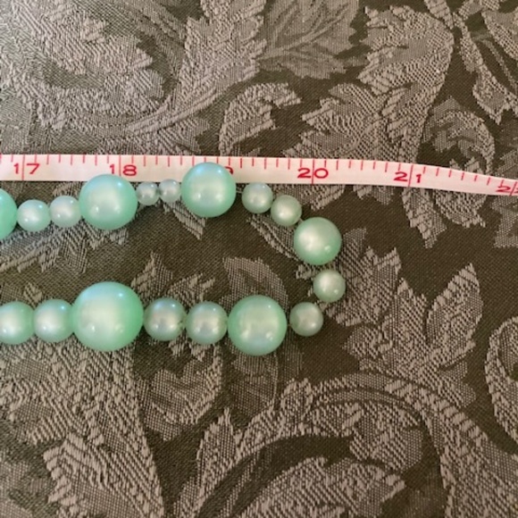 Vintage Opalescence Green Bead Necklace - Picture 5 of 6